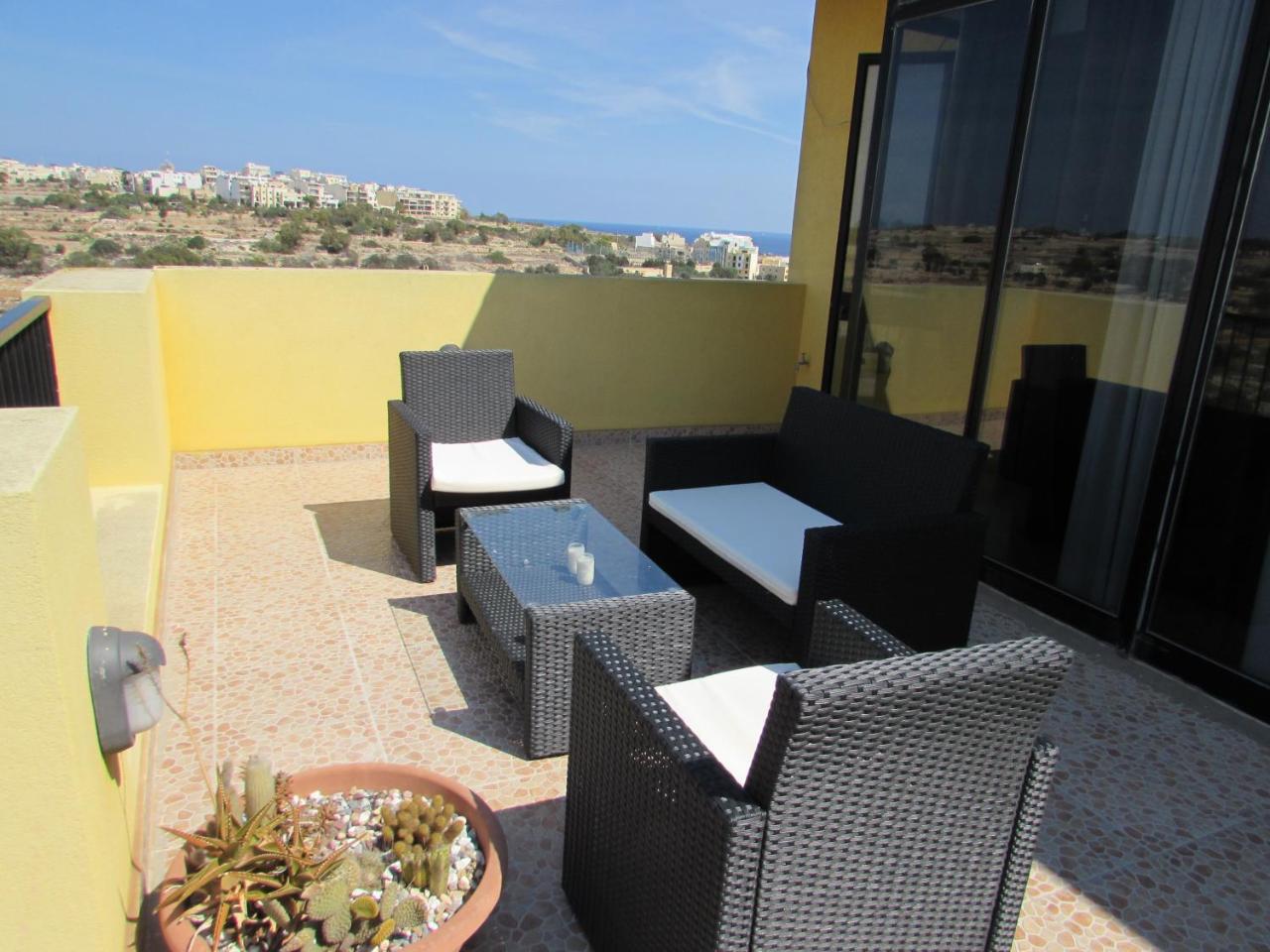 Appartamento Panoramic Penthouse In Marsascala Which Enjoys Sea And Country Views Marsaskala Esterno foto