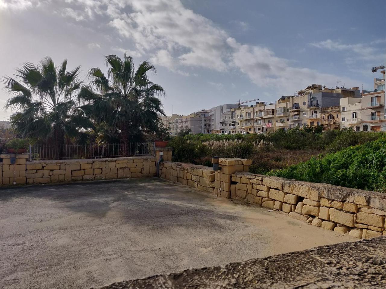 Appartamento Panoramic Penthouse In Marsascala Which Enjoys Sea And Country Views Marsaskala Esterno foto