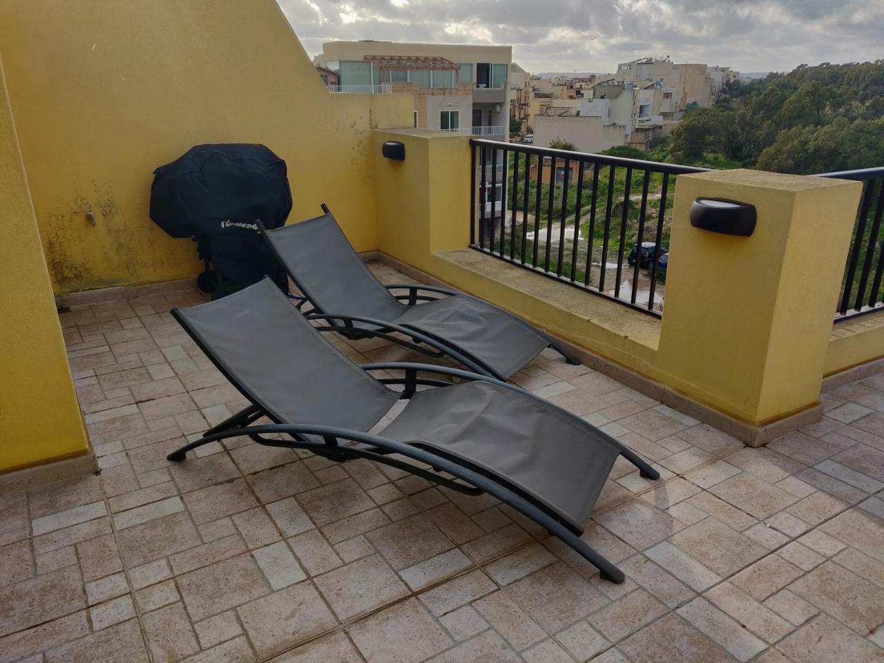 Appartamento Panoramic Penthouse In Marsascala Which Enjoys Sea And Country Views Marsaskala Esterno foto