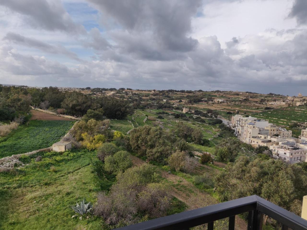 Appartamento Panoramic Penthouse In Marsascala Which Enjoys Sea And Country Views Marsaskala Esterno foto