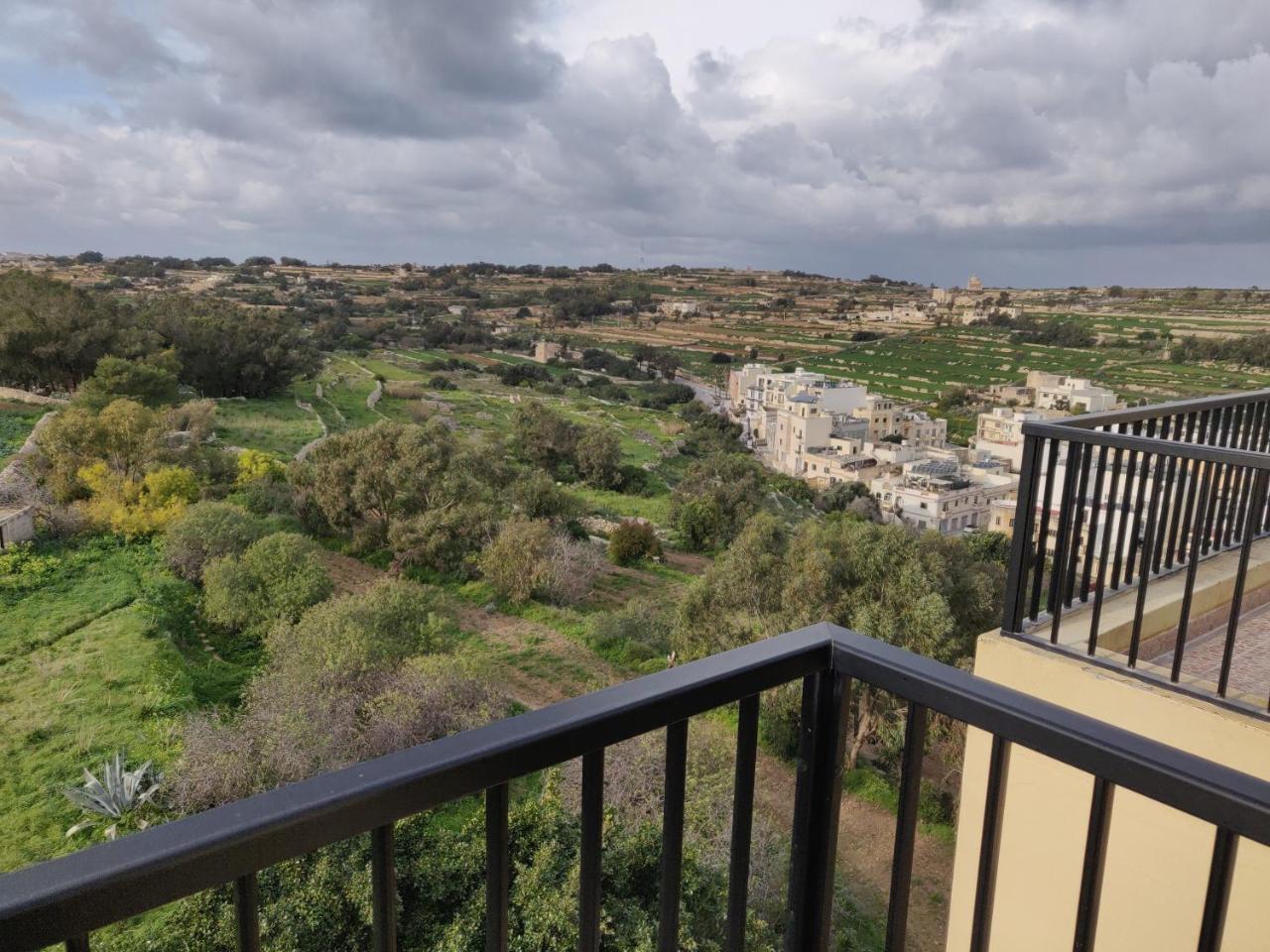 Appartamento Panoramic Penthouse In Marsascala Which Enjoys Sea And Country Views Marsaskala Esterno foto