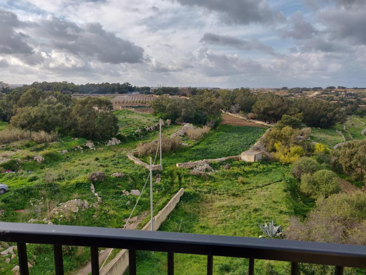 Appartamento Panoramic Penthouse In Marsascala Which Enjoys Sea And Country Views Marsaskala Esterno foto