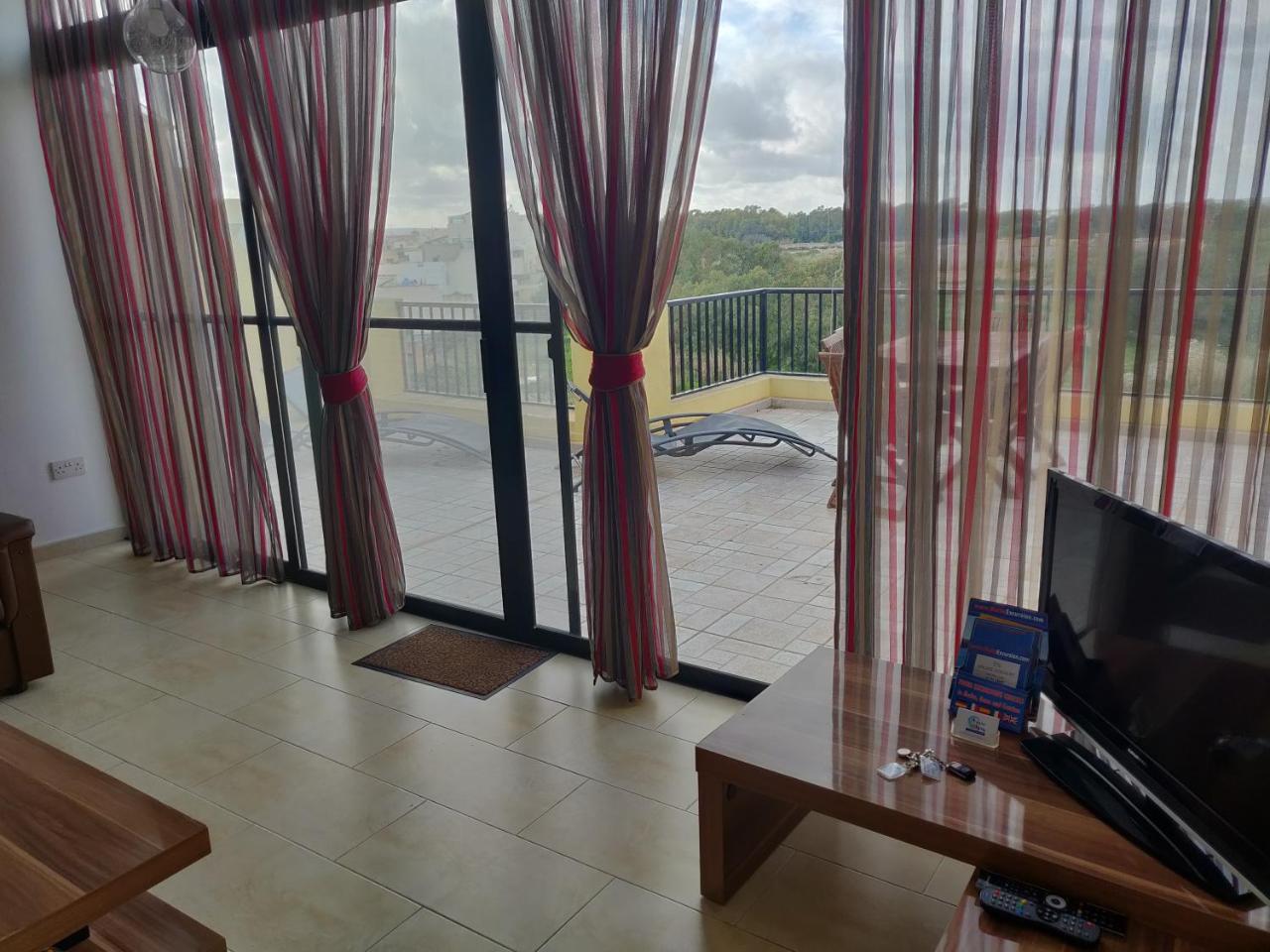 Appartamento Panoramic Penthouse In Marsascala Which Enjoys Sea And Country Views Marsaskala Esterno foto