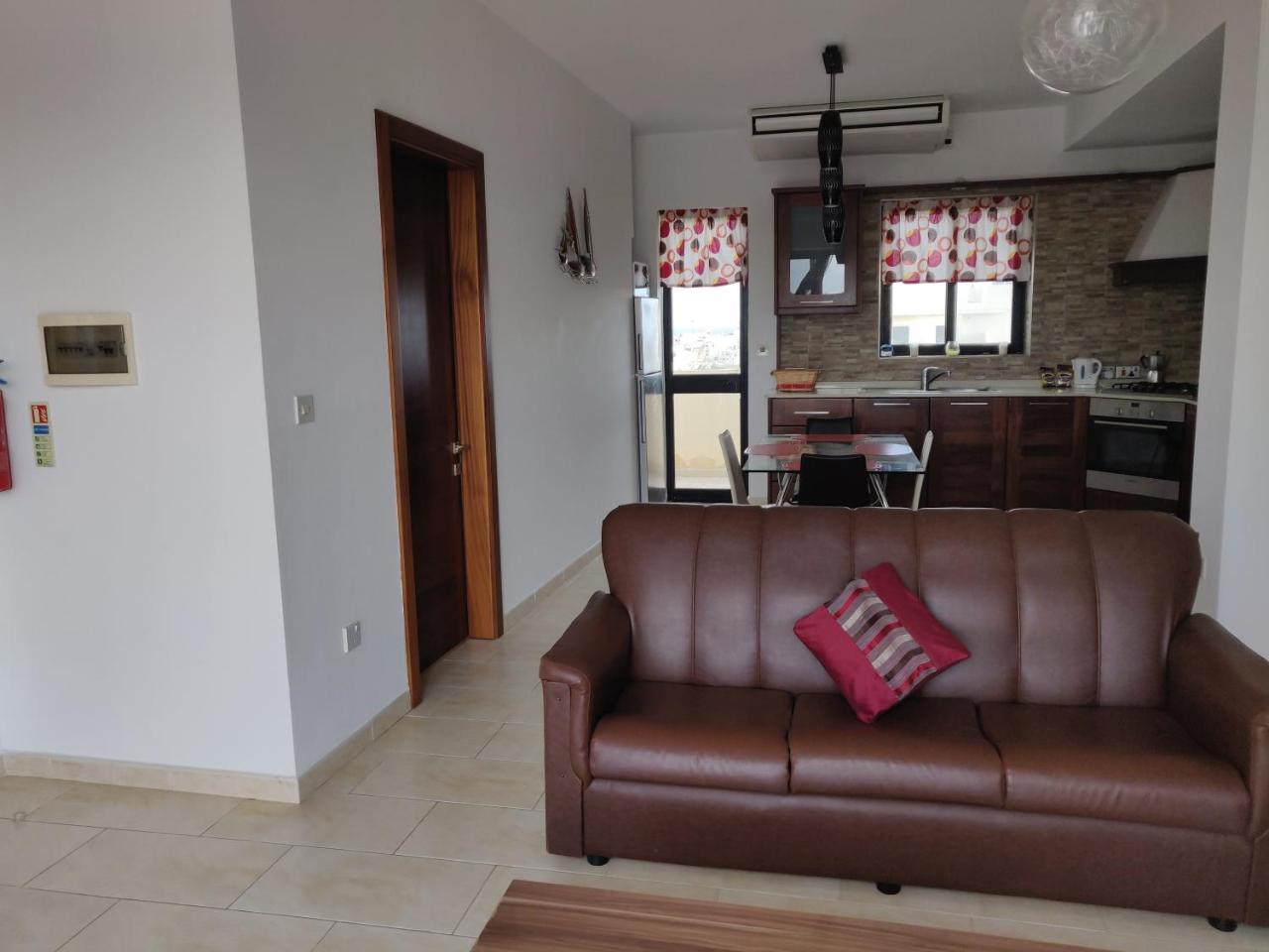 Appartamento Panoramic Penthouse In Marsascala Which Enjoys Sea And Country Views Marsaskala Esterno foto