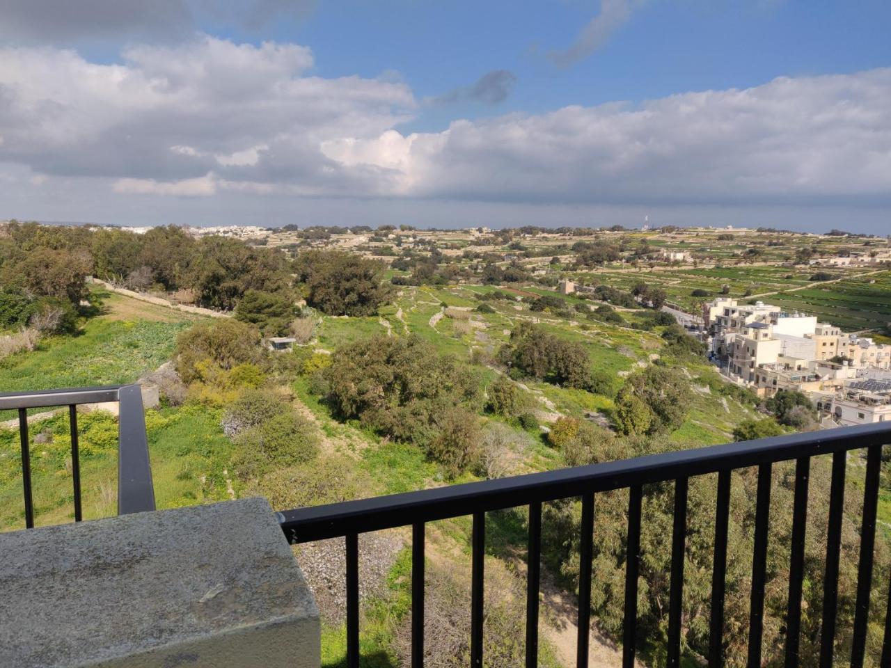 Appartamento Panoramic Penthouse In Marsascala Which Enjoys Sea And Country Views Marsaskala Esterno foto