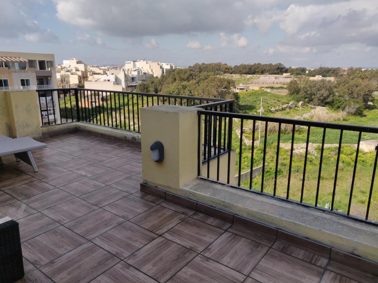 Appartamento Panoramic Penthouse In Marsascala Which Enjoys Sea And Country Views Marsaskala Esterno foto